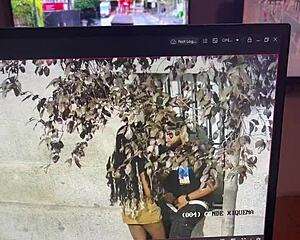 mmm besitos on my penis out in public... feels so risky