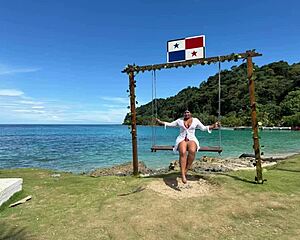 damn this ebony babe's juicy pussy grips that stranger's monster cock so tight! 🔥🍆