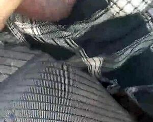 mi vecina latina con tetas naturales me ruega llevarla a sitio publico para mamarme la verga