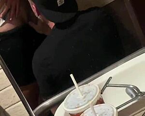 ei putinho voce quer dar o rabo pro meu pauzudo no banheiro do shopping agora?