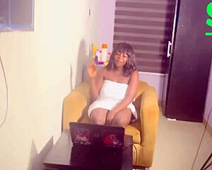 belladicckk shakes big ebony ass on video call while sucking and fingering 😈🍑
