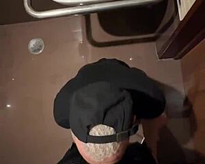 ei putinho voce quer dar o rabo pro meu pauzudo no banheiro do shopping agora?