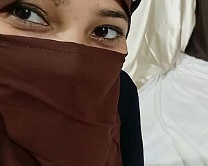 hot muslim stepsis lifts hijab for bro doggystyle anal fuck on bed