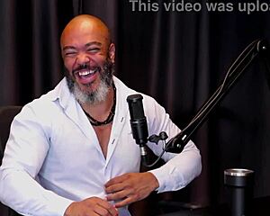 bruna ferrari hides face but cums on cucumber anal?