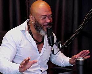 bruna ferrari hides face but cums on cucumber anal?