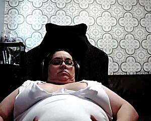 omg gaming streamer gets super horny fingers wet pussy live preview 😈🔥💦