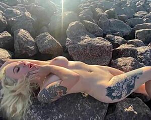 hot blonde flashes big ass clit play orgasms on public beach!! 🌊🍆