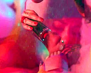 hey dude, you can fuck my pussy but only if you lick these toes first...