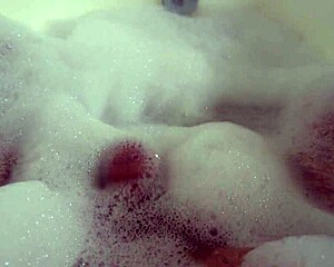 bubble bath solo play feels amazing right now