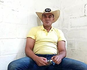 yuri gaúcho's huge brazilian bear cock erupts thick cum from muscular bodybuilder