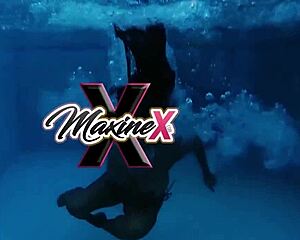 Janessa Jordan screams as Maxine X rams huge anal dildo in deep!!