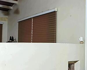 mi hermanastro me hace compañía en casa mientras el marido trabaja y me penetra de maravilla en español