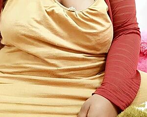 indian bengali bhabhi shows off sexy tits 😍🍒