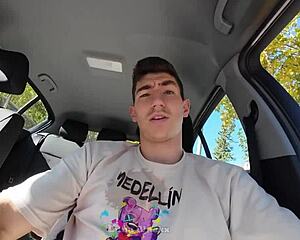 morena cachonda fucks taxi driver luna black to pay her ride with cum