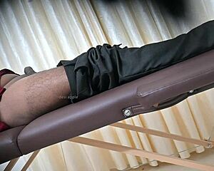 Wonder if desi doctor sahiya's handjob satisfies her arab patient in the hospital?