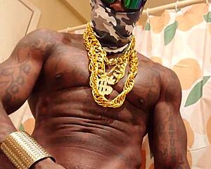 Hallelujah Johnson worships massive black hairy cock