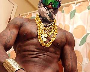 Hallelujah Johnson worships massive black hairy cock