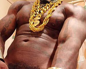 Hallelujah Johnson worships massive black hairy cock