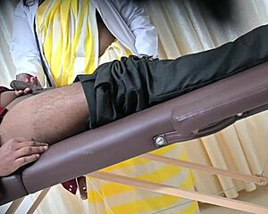 Wonder if desi doctor sahiya's handjob satisfies her arab patient in the hospital?