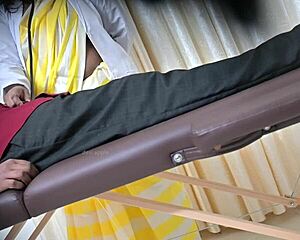 Wonder if desi doctor sahiya's handjob satisfies her arab patient in the hospital?