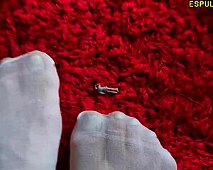 gigante cruel forces her tiny man to sniff giant brutal pussy up close