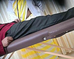 Wonder if desi doctor sahiya's handjob satisfies her arab patient in the hospital?