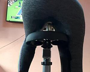 She powers through her workout as pee floods her gym leggings