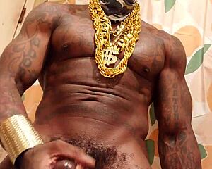 Hallelujah Johnson worships massive black hairy cock