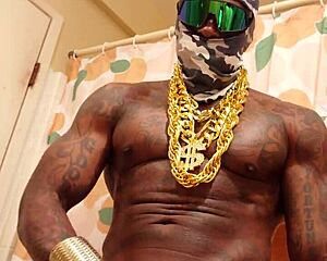 Hallelujah Johnson worships massive black hairy cock