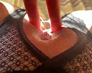 hot sunny day got me fingering big clit pussy to squirting orgasm 😩💦🔥