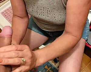 bbw shakes fat ass while buzzing clit with huge vibrator