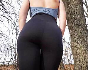 Fit milf shakes her tight yoga ass in black leggings outdoors