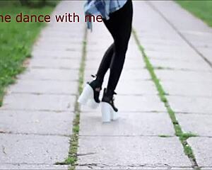 come dance sexy with me on street aarina park live model shakes ass boobs for you