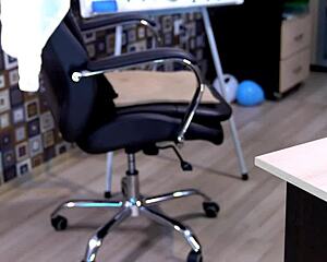 Chatting on webcam with latina friends feels so fun today 😊🎥