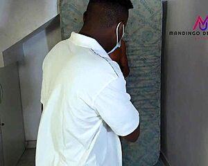 Teen Fucks Friend's Stepmom's Creamy Pussy in Homemade Creampie Session