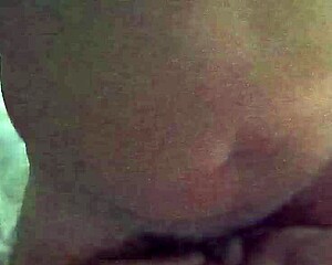 omg check this chubby amateur's fat hairy pussy getting fucked casero style 😍🍑