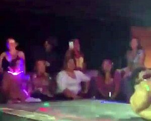 ecuador's la orquídea milf shakes her massive ass cheeks