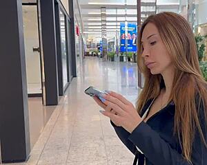 ¿quieres ver como la agente cobra su comisión en semen?