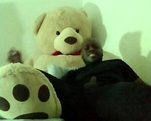 This ebony babe drops in free for private toy sessions, jeans hugging her curves as everyone joins jerking off together