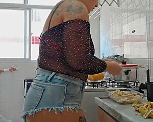 she streams live while wedging shorts into place during show