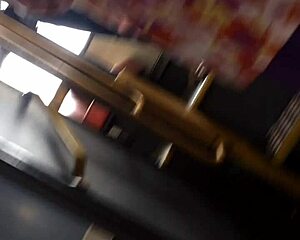 gostosa's juicy ass hidden candid on bus 😍🍑