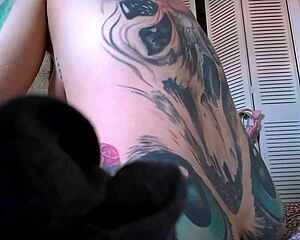 caught craving giantess's dirty huge ass crack