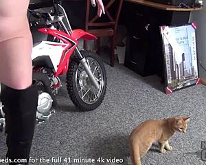 iowa model with huge tits strips naked on parents sofa for casting