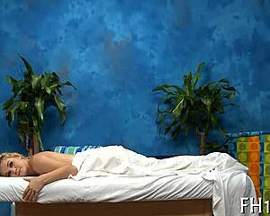 Hot 18-Year-Old Stunner 😍🔥