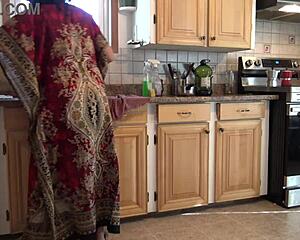 Pakistani Stepmom Shocked StepSon Cums Deep Inside Pussy