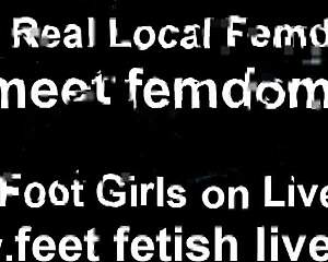 I need you worshipping my sexy feet daily!!