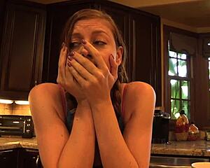 ela darling and sovereigh syre toy each others pussies