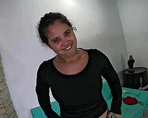 a novinha aceita o desafio mas o brinquedo monstro no cuzinho dela é demais pro cu apertado