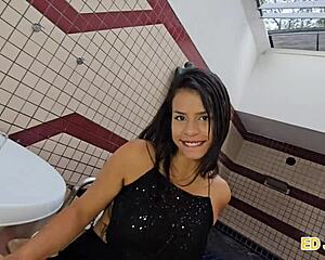 fumando e fodendo sem camisinha com essa brazilian big ass tits creampie completa