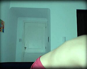 hey bratzmal here feeling so hot in my crossdressing solo play come watch me tease 🔥💋